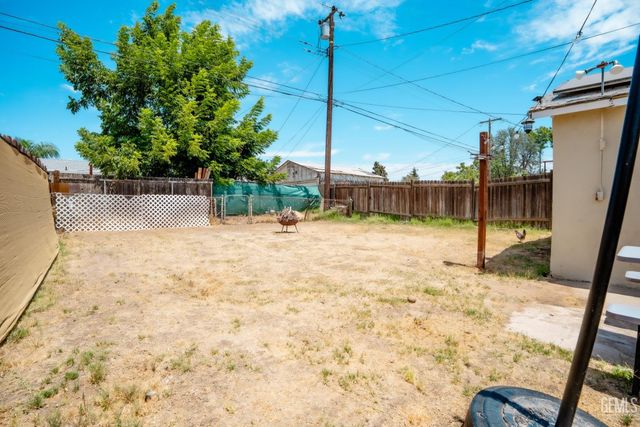 424 Wilson Avenue, Bakersfield, CA 93308