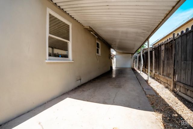 424 Wilson Avenue, Bakersfield, CA 93308