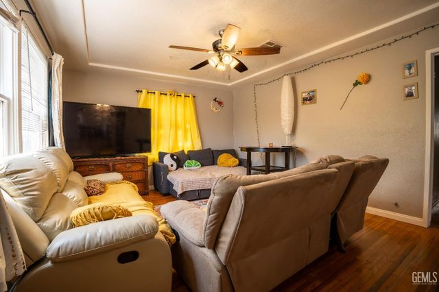 424 Wilson Avenue, Bakersfield, CA 93308