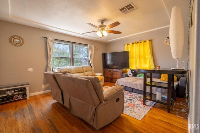424 Wilson Avenue, Bakersfield, CA 93308