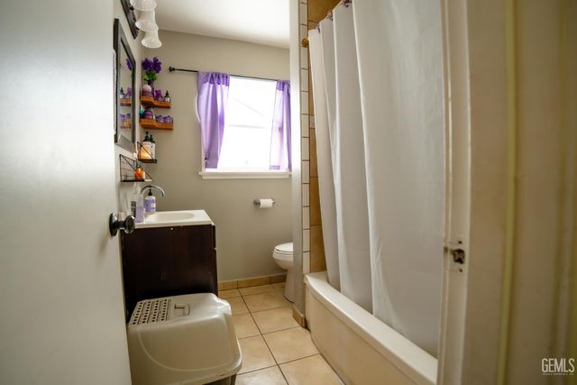 424 Wilson Avenue, Bakersfield, CA 93308