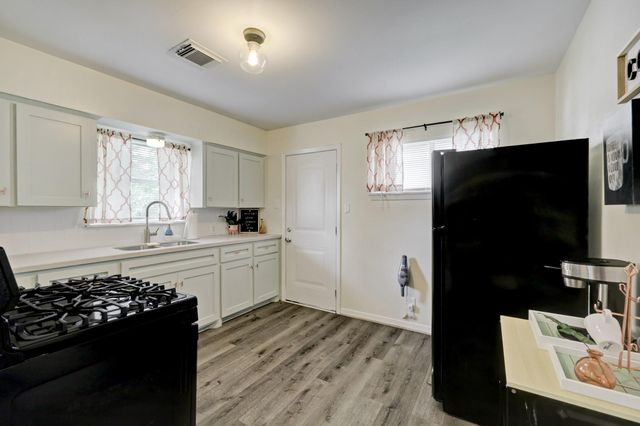 220 Caplin Street, Houston, TX 77022