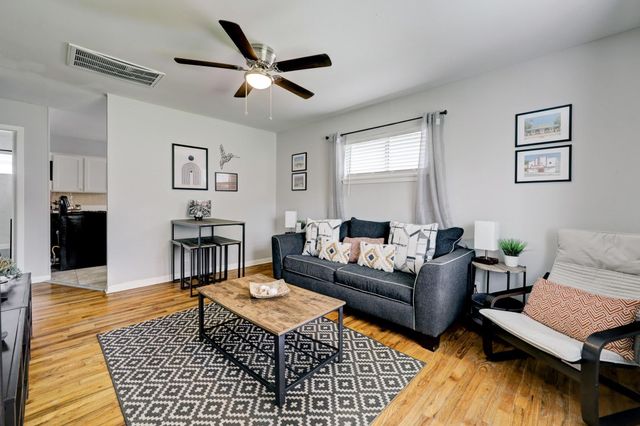 220 Caplin Street, Houston, TX 77022