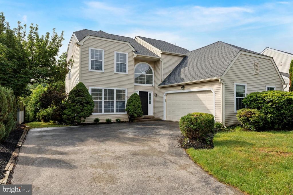 105 PRESTON DR, North Wales, PA 19454