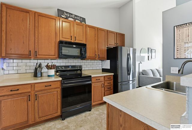 6958 N 88th Avenue, Omaha, NE 68122