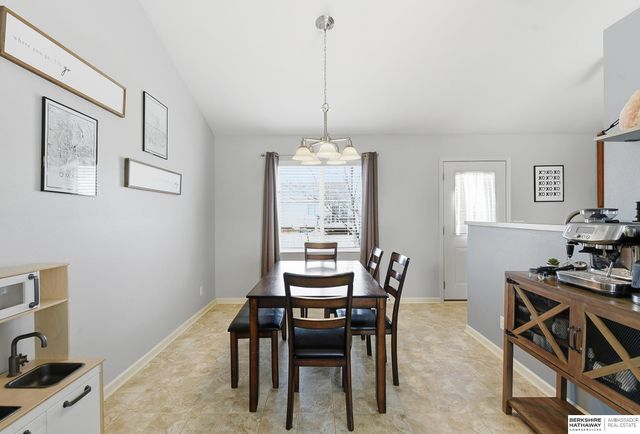 6958 N 88th Avenue, Omaha, NE 68122