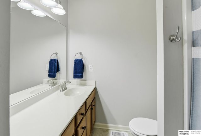 6958 N 88th Avenue, Omaha, NE 68122