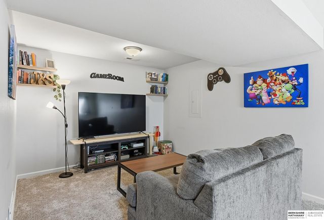 6958 N 88th Avenue, Omaha, NE 68122