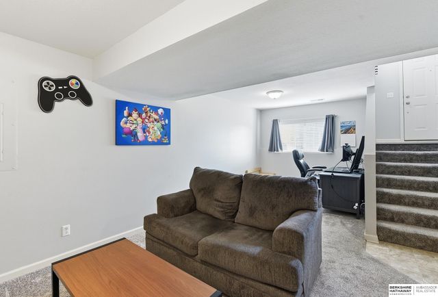 6958 N 88th Avenue, Omaha, NE 68122