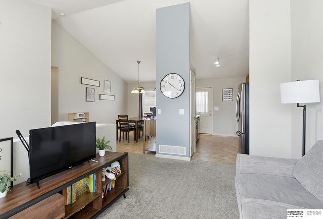 6958 N 88th Avenue, Omaha, NE 68122