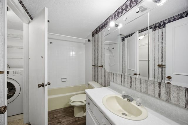 150 Thompson Drive SE 216, Cedar Rapids, IA 52403