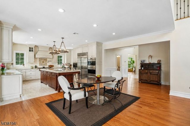 2 Arianna Ct, East Hanover Twp., NJ 07936