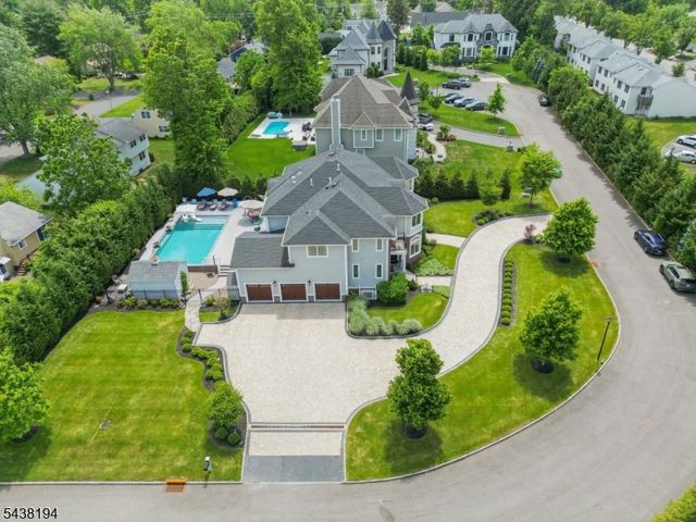 2 Arianna Ct, East Hanover Twp., NJ 07936