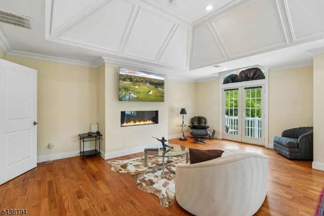 2 Arianna Ct, East Hanover Twp., NJ 07936