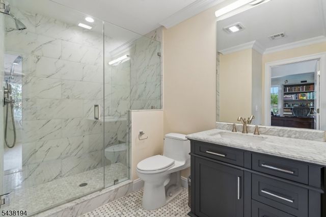 2 Arianna Ct, East Hanover Twp., NJ 07936