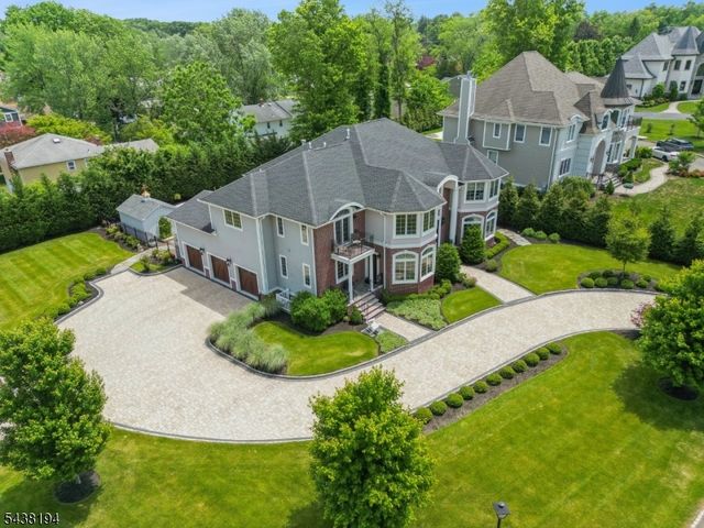 2 Arianna Ct, East Hanover Twp., NJ 07936