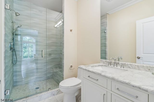 2 Arianna Ct, East Hanover Twp., NJ 07936
