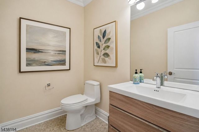2 Arianna Ct, East Hanover Twp., NJ 07936