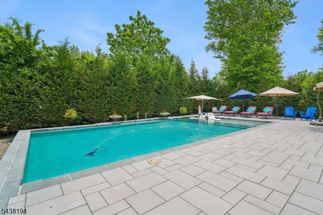 2 Arianna Ct, East Hanover Twp., NJ 07936