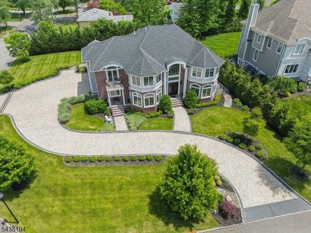 2 Arianna Ct, East Hanover Twp., NJ 07936