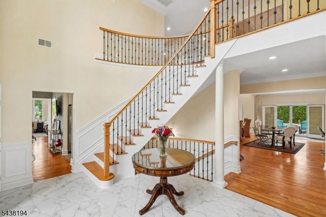 2 Arianna Ct, East Hanover Twp., NJ 07936