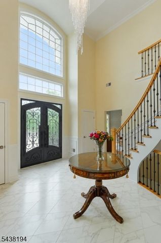 2 Arianna Ct, East Hanover Twp., NJ 07936