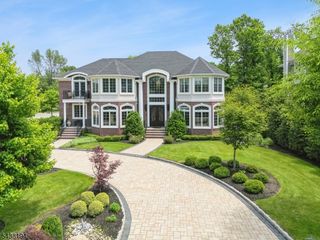 2 Arianna Ct, East Hanover Twp., NJ 07936