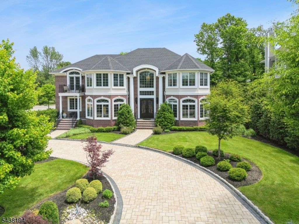 2 Arianna Ct, East Hanover Twp., NJ 07936