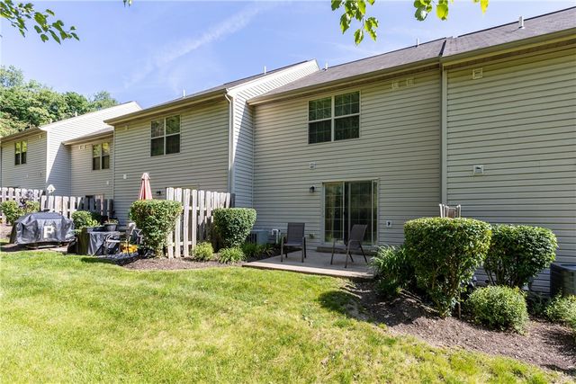 402 Berrington Ct, Bethel Park, PA 15102