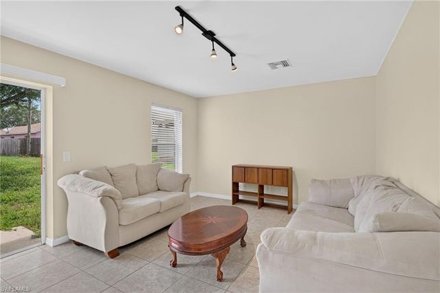 523 25th LN, Cape Coral, FL 33904