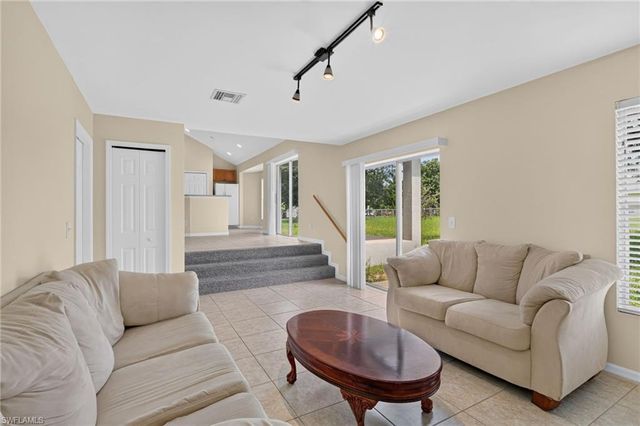 523 25th LN, Cape Coral, FL 33904