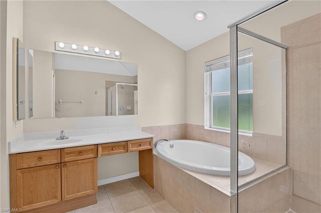 523 25th LN, Cape Coral, FL 33904