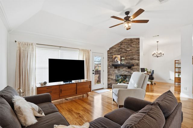 840 Forest Hollow Drive, Hurst, TX 76053