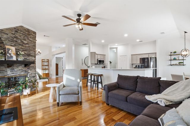 840 Forest Hollow Drive, Hurst, TX 76053