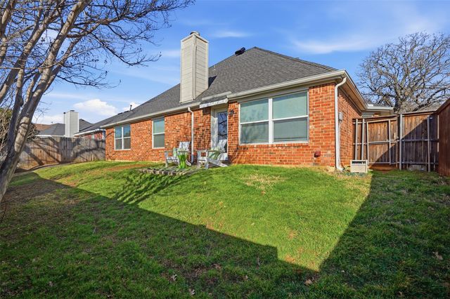 840 Forest Hollow Drive, Hurst, TX 76053