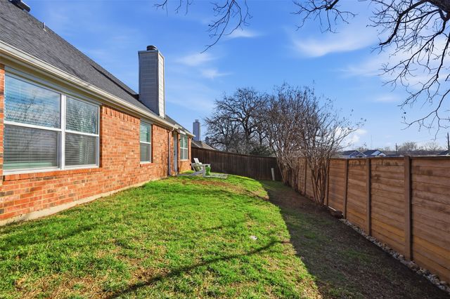 840 Forest Hollow Drive, Hurst, TX 76053