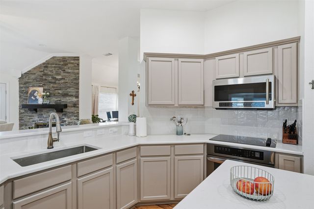 840 Forest Hollow Drive, Hurst, TX 76053