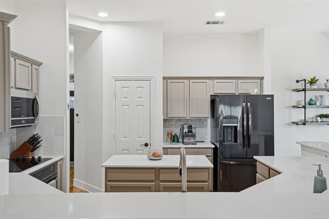 840 Forest Hollow Drive, Hurst, TX 76053