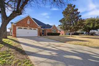 840 Forest Hollow Drive, Hurst, TX 76053