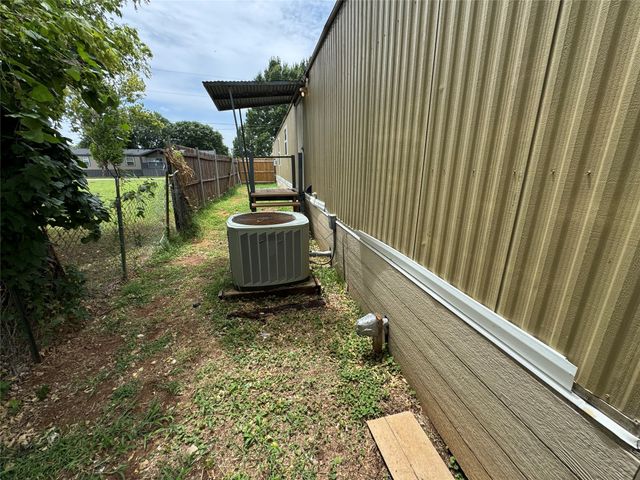 7103 Comanche Trail, Weatherford, TX 76087