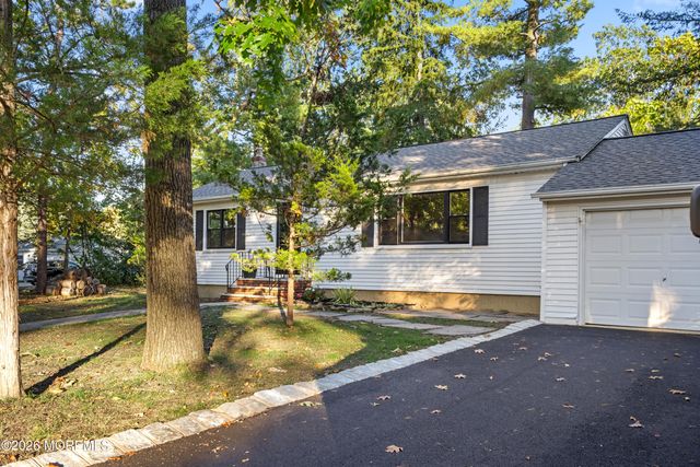 101 Lettau Drive, Spotswood, NJ 08884