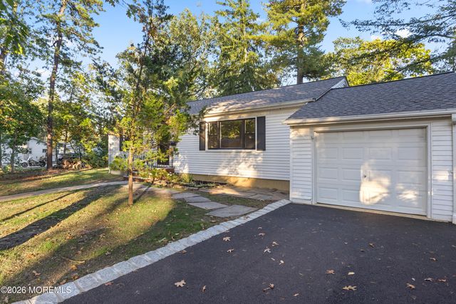 101 Lettau Drive, Spotswood, NJ 08884