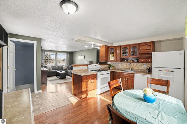 5165 Silverberry Drive, Mt Pleasant, MI 48858