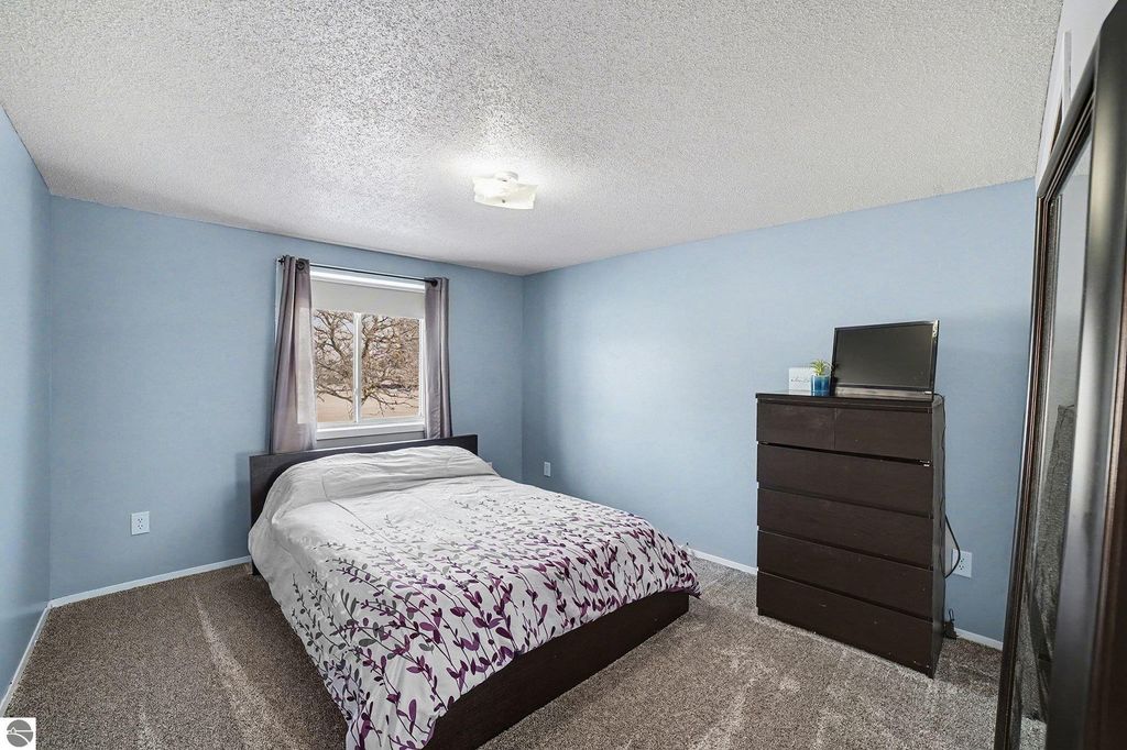 Image 13 of property listing at 5165 Silverberry Drive, Mt Pleasant, MI 48858