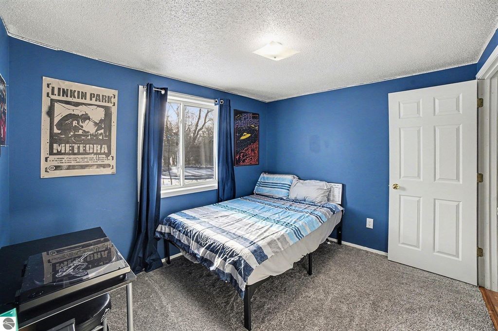 Image 15 of property listing at 5165 Silverberry Drive, Mt Pleasant, MI 48858