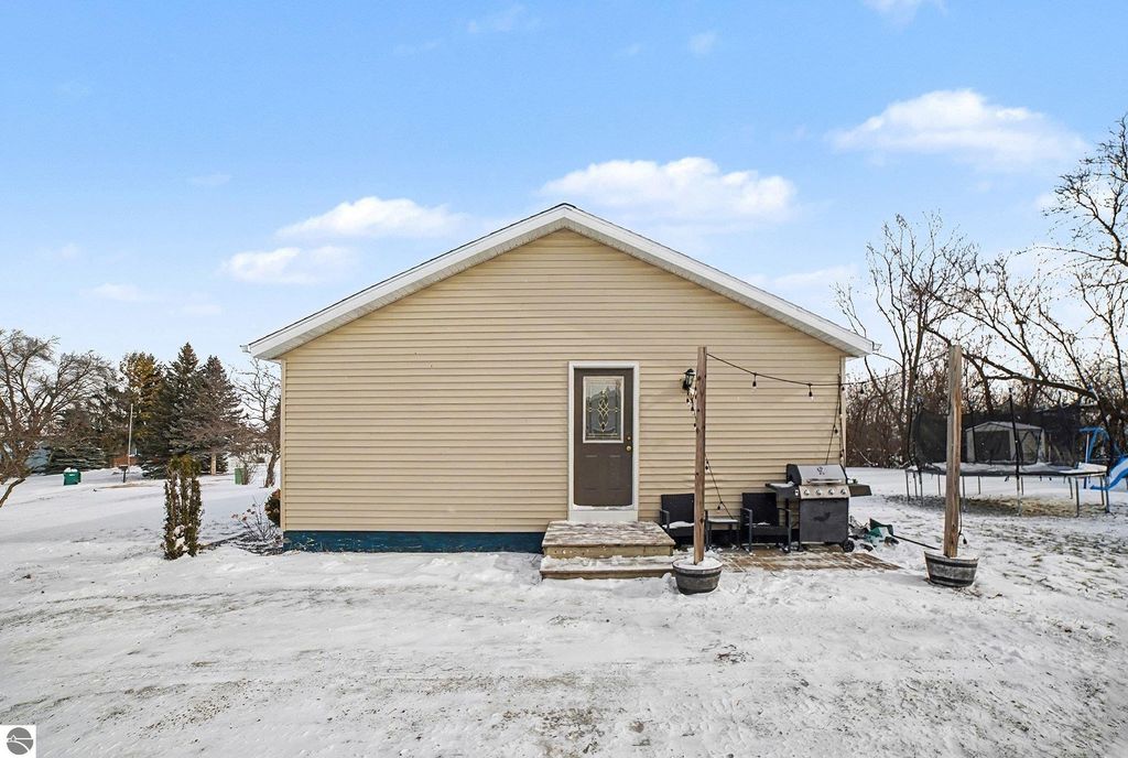 Image 2 of property listing at 5165 Silverberry Drive, Mt Pleasant, MI 48858