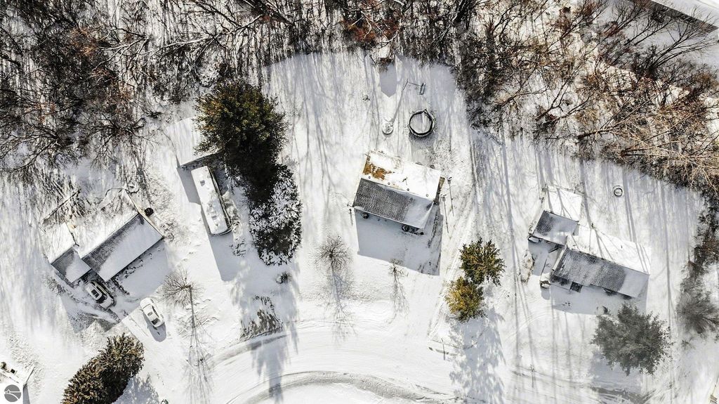 Image 27 of property listing at 5165 Silverberry Drive, Mt Pleasant, MI 48858