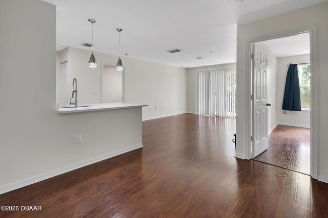 940 Village Trl Unit 8-206, Port Orange, FL 32127
