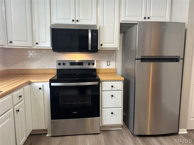 420 Chapel Ridge Drive, Hazelwood, MO 63042