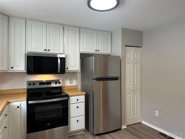 420 Chapel Ridge Drive, Hazelwood, MO 63042